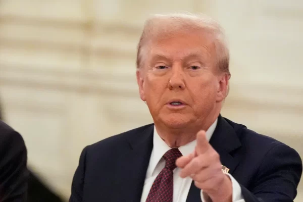 Trump Atangaza Kuishambulia Iran Kwa Nguvu Kubwa Kabla ya Kumaliza Vita Ndani ya Wiki 2–3