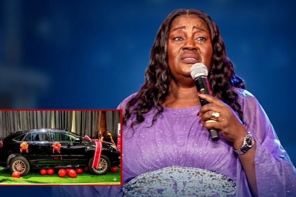 Upendo Nkone Azawadiwa Gari na Mashabiki Wake Jijini Dar – Video