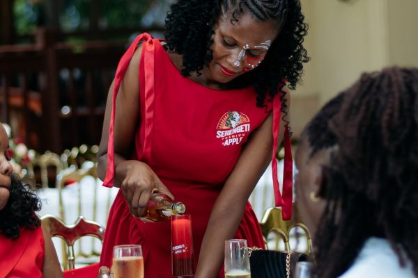 Serengeti Apple Yanogesha Pasaka kwa Mandhari, Ladha na Vibe ya Kipekee Dar es Salaam