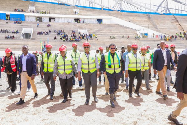 Waziri Mkuu Mwigulu Akagua Maendeleo Ujenzi wa Uwanja wa Mpira wa Miguu, Arusha