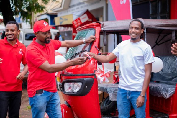 Airtel Yampa Mkazi wa Babati Bajaji Mpya Kupitia Kampeni ya “Mwaka Umenyooka”