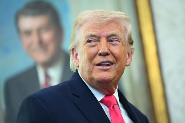 Trump Aahirisha Mashambulizi Mapya Dhidi ya Iran Kwa Ombi la Mataifa ya Uarabuni