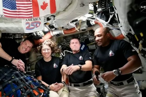 Trump Awasiliana na Wanaanga wa Artemis II “Mmeifanya Marekani Kujivunia” – Video