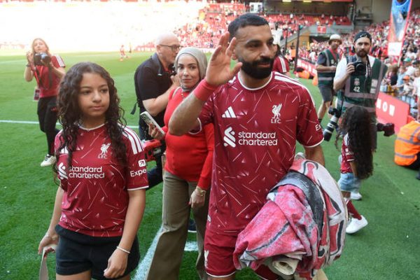 Salah Aweka Historia Liverpool Aaga Kwa Machozi, Apigiwa Shangwe na Mashabiki