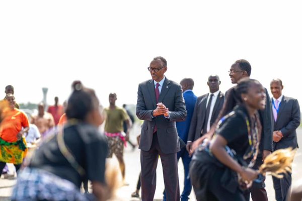 Rais Kagame Kuwasili Tanzania kwa Ziara ya Kikazi ya Siku Moja