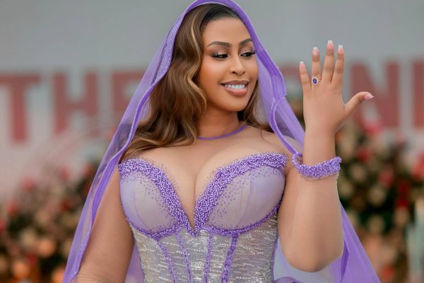 Msanii wa Filamu Careen Simba Achumbiwa, Mashabiki Wabaki Na Maswali
