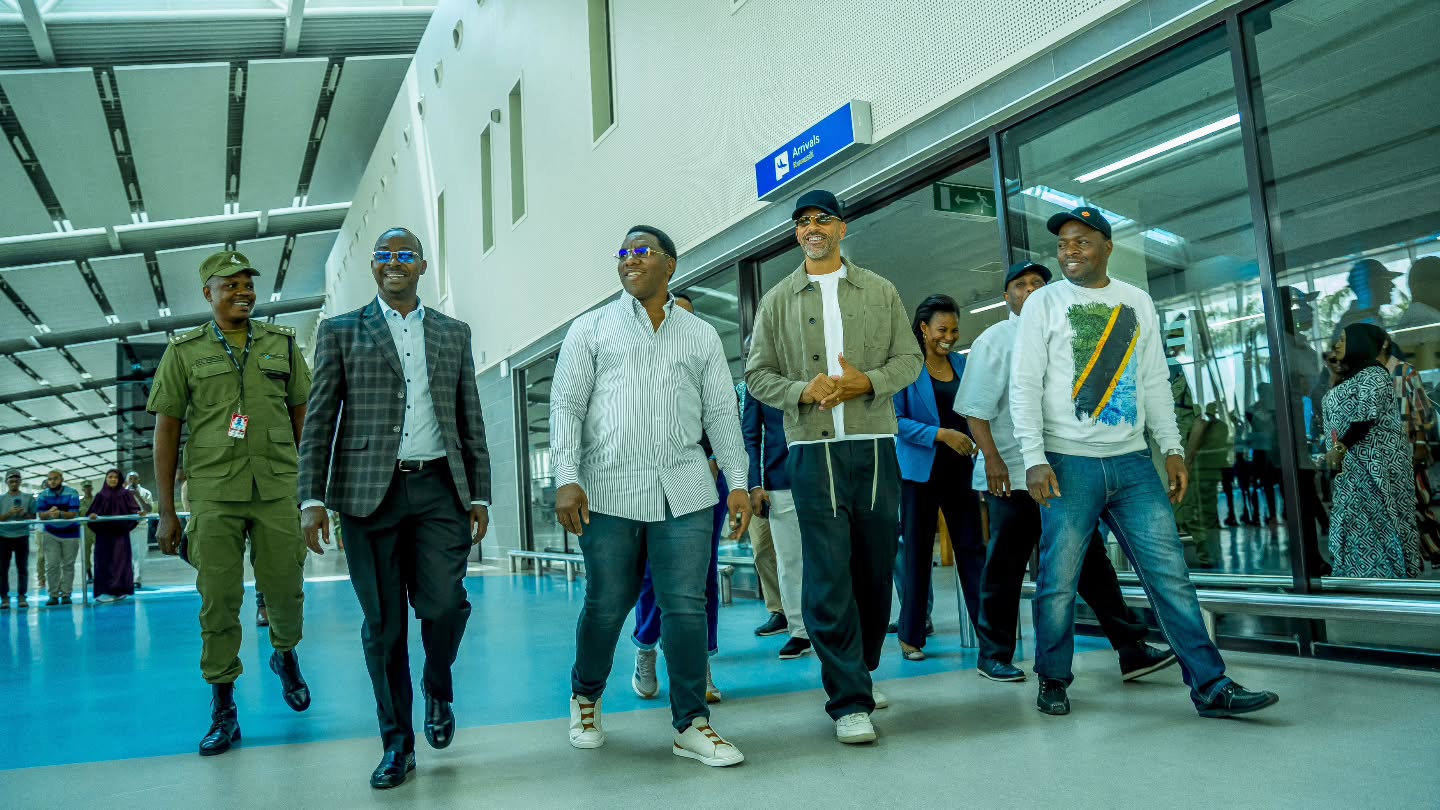 Rio Ferdinand Atua Tanzania Kwa Ziara Maalum ya Siku Nne – (Video + Video)