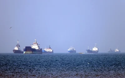 Hofu Ya Vita Yakwamisha Meli 1,600 Karibu na Strait of Hormuz - Global Publishers
