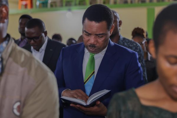 Waziri Mkuu Aungana na Waumini wa KKKT Mkoa wa Singida