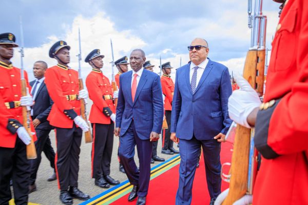 Rais William Ruto Awasili Tanzania kwa Ziara ya Kitaifa ya Siku Mbili (Picha +Video)