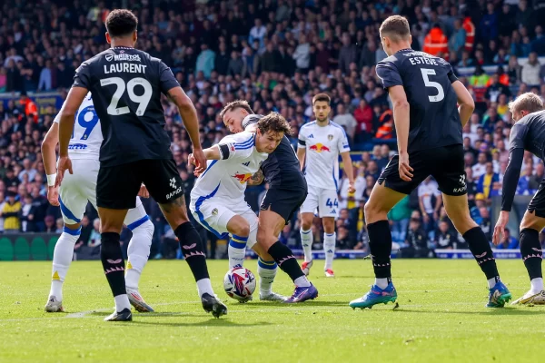 Leeds United vs Burnley: Derby Moto la EPL, Jiunge na Meridianbet kwa Odds za Juu