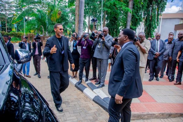 Rio Ferdinand Atembelea Bunge la Tanzania Katika Ziara ya Michezo na Utalii