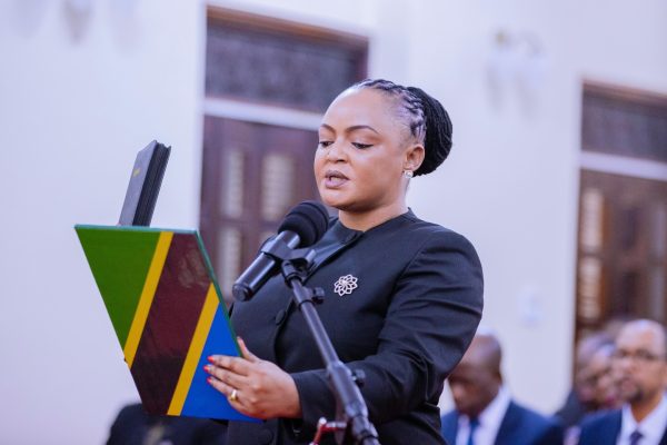 Rais Samia Amuapisha Dkt. Evaline Munisi Kuwa Naibu Waziri Ofisi ya Waziri Mkuu – Video