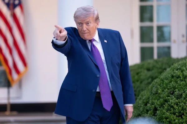 Trump Kuweka Historia kwa Saini Yake Kuwekwa Kwenye Dola za Marekani