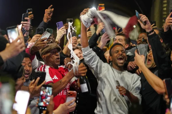 Ona Shangwe la Mashabiki wa Arsenal Baada ya Kusubiri kwa Miaka 22