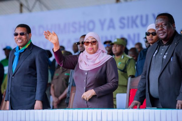 Rais Samia Ashiriki Maadhimisho ya Siku ya Wafanyakazi Duniani Mkoani Njombe