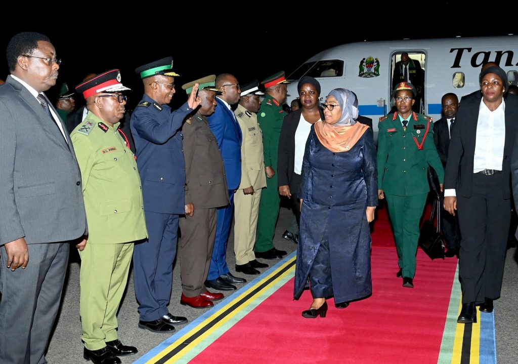 Rais Samia Arejea Nchini Kutoka Uganda Baada ya Kuhudhuria Uapisho wa Museveni
