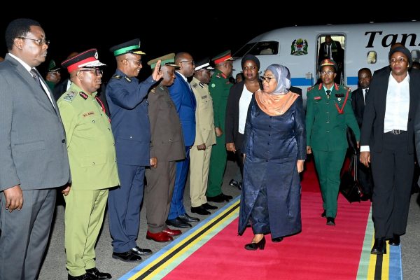 Rais Samia Arejea Nchini Kutoka Uganda Baada ya Kuhudhuria Uapisho wa Museveni