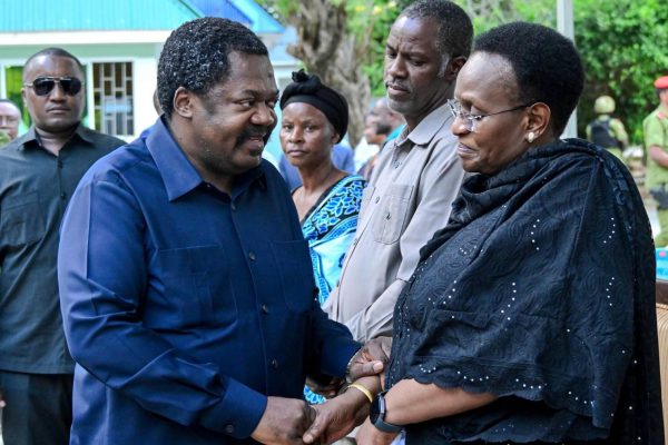 Makamu wa Rais Dkt. Nchimbi Awasili Chato Kuhudhuria Mazishi ya Mama wa Hayati Magufuli