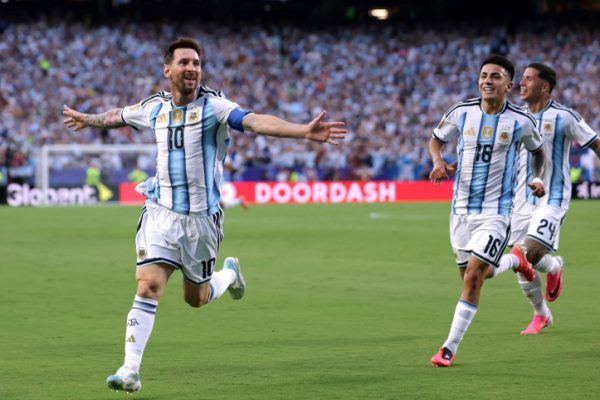 Messi Ang’ara kwa Hat-Trick, Argentina Yaichapa Algeria 3-0 Kombe la Dunia