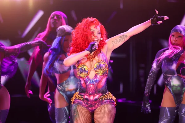 Cardi B Aacha Historia BET 2026, Afanya Shoo Ya Kibabe Jukwaani