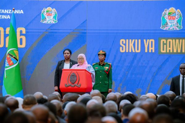 Rais Samia Apokea Gawio la Trilioni 1.327, Apongeza Ongezeko la Asilimia 30 (Picha +Video)