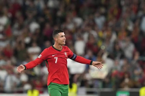 Ronaldo Adaiwa Kuwahidi Wachezaji Ureno Magari Ya Mabilioni Itabebea Kombe