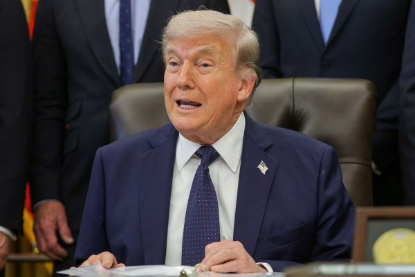 Trump Atetea Kuachiliwa kwa Mali za Iran Zilizozuiwa Nje ya Nchi