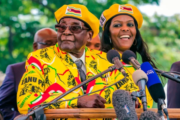 Mambo 7 Usiyoyajua Kuhusu Robert Mugabe, Rais Aliyeitawala Zimbabwe Kwa Miaka 37 – Video