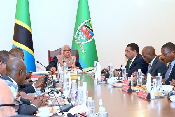 Rais Samia Aongoza Kikao cha Baraza la Mawaziri Ikulu Chamwino