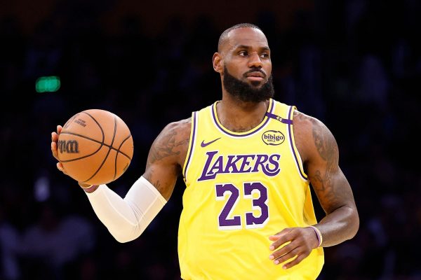 LeBron James Atikisa NBA, Philadelphia 76ers Wathibitisha Kusajili