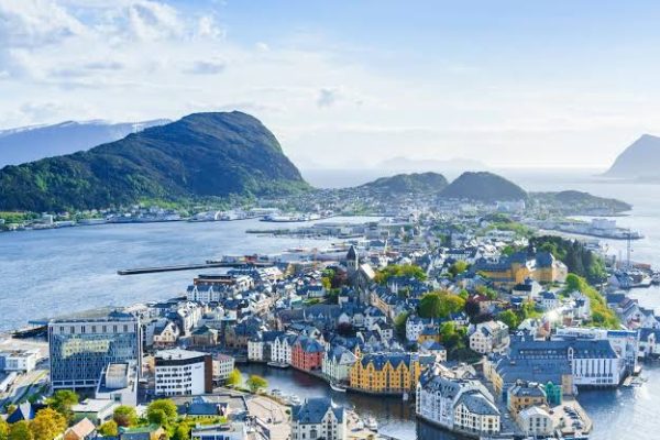 Fahamu Maajabu ya Norway Yanayowashangaza Watalii Duniani