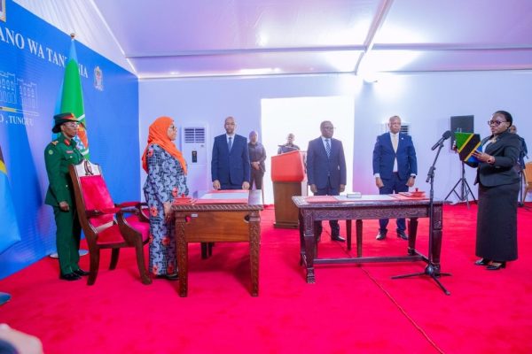 Ikulu Tunguu: Rais Samia Awaapisha Viongozi Wapya wa Serikali