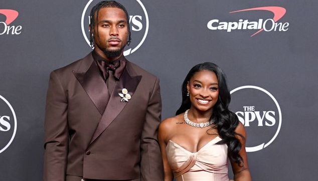 Malkia wa Olimpiki Simone Biles Aangaza ESPY kwa Gauni la Kipekee