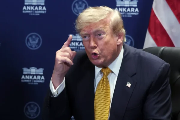 Trump Aamuru Mashambulizi Makali Baada ya Iran Kulenga Vituo vya Marekani