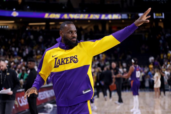 LeBron James Aeleza Sababu ya Kuondoka Los Angeles Lakers