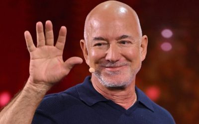 Jeff Bezos Avamia Soka England, Liverpool Yatajwa Kwenye Dili la trilioni - Global Publishers