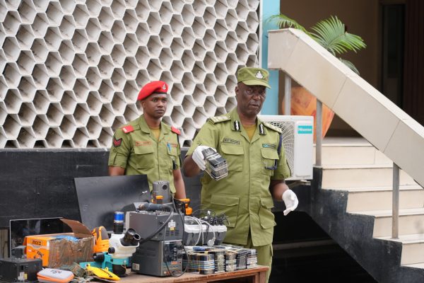 Polisi Dar Wakamata Watuhumiwa 83, Wabaini Mtandao wa Simu za Wizi