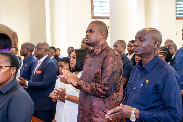 Makamu wa Rais Mhe. Ndejembi Ashiriki Misa Takatifu Kanisa Katoliki Dodoma