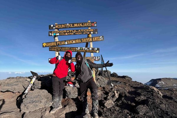 Willy Nkya Aifikia Uhuru Peak, YAS Yawawezesha Kuendelea Kuwasiliana na Dunia - Global Publishers