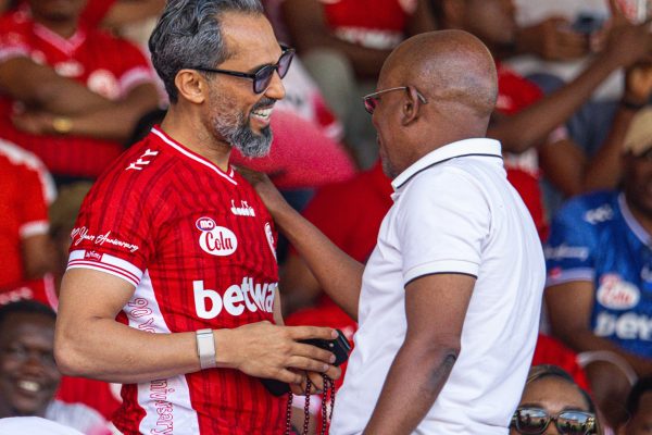 Mo Dewji Akutana na Viongozi wa Simba Uwanja wa Uhuru Katika Simba Day – Picha