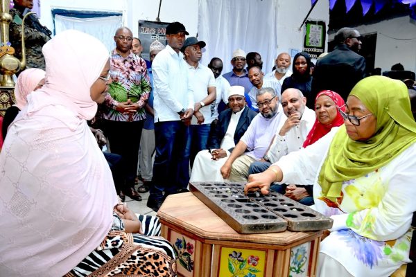 Rais Samia Awapongeza Wazanzibar Kwa Kudumisha Amani, Afananisha Siasa Na Simba Na Yanga