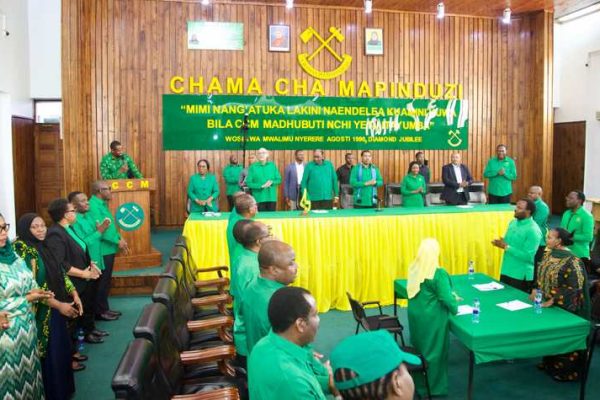 Wasira Akutana na Wabunge wa CCM katika Makao Makuu ya Chama