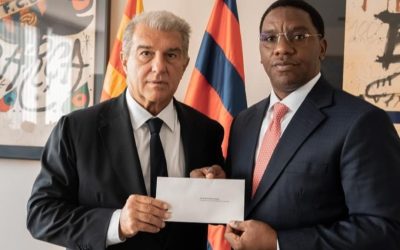 Makonda Awasili Camp Nou, Akutana na Laporta kwa Ajili ya Soka Tanzania - Global Publishers