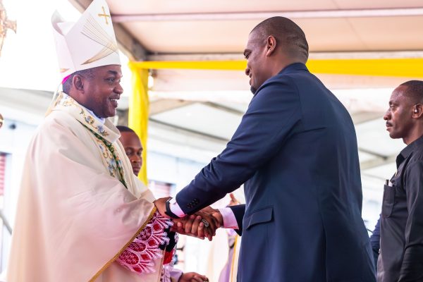 Makamu wa Rais Ashiriki Misa ya Kuwekwa Wakfu Askofu Msaidizi Dar