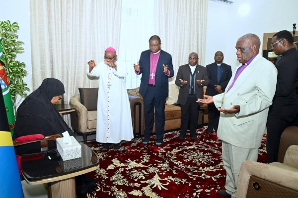 Viongozi Mbalimbali Wamfariji Rais Samia Kizimkazi – Picha