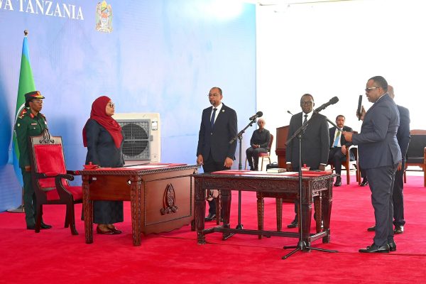 Rais Dkt. Samia Akiwaapisha Viongozi Wateule, Ikulu Ndogo Ya Tunguu, Zanzibar – Vide0