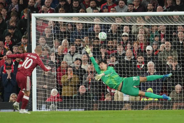 Liverpool, Man City Zaponea Chupu Chupu, Zafuzu Robo Fainali