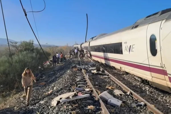 Watu 68 Wafariki Baada ya Treni Mbili za Mwendo Kasi Kugongana