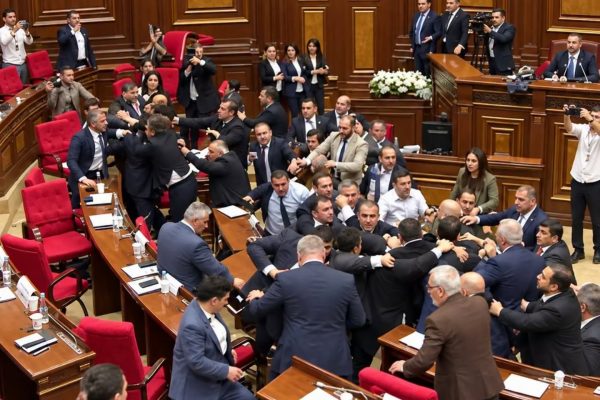 Bunge la Armenia Lageuka Uwanja wa Ngumi, Kikao cha Sitishwa